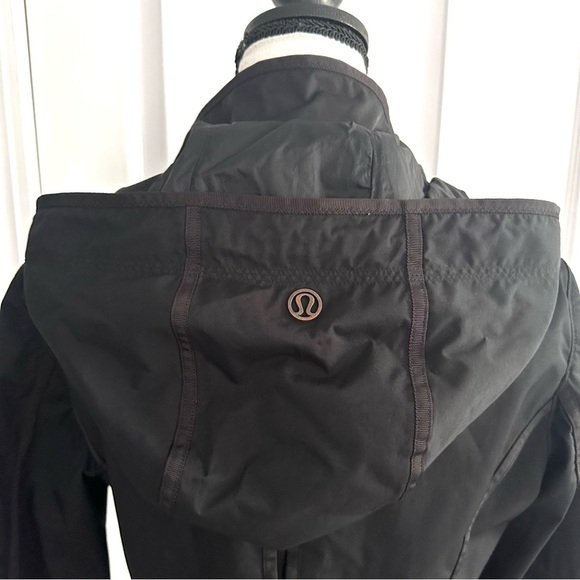 Lululemon Black Out and About Hooded Jacket 8 EUC - Picture 4 of 16